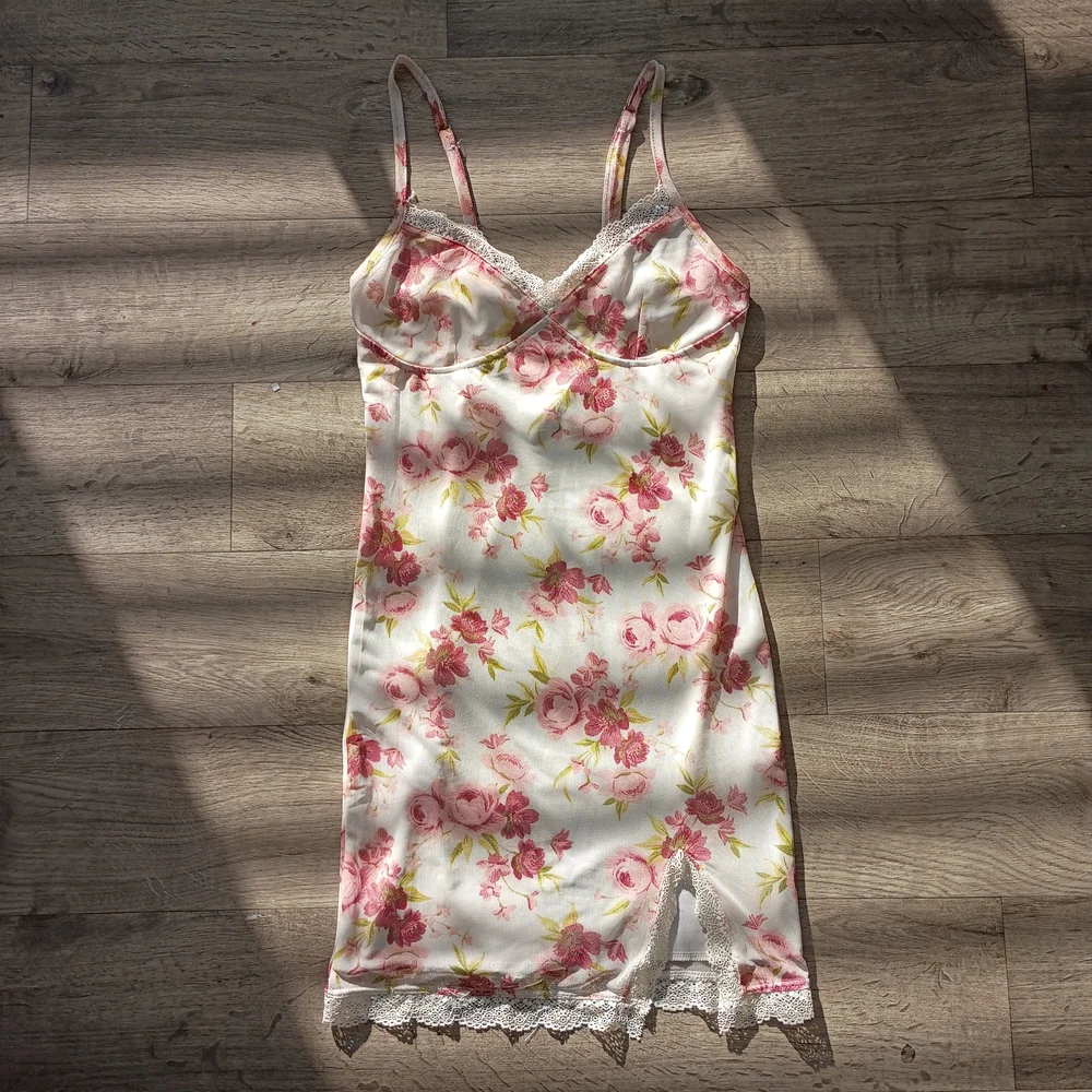 Floral Lace Trim Cami Tank Top - Pink Roses on White - Picture 2 of 8